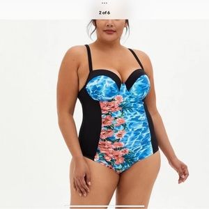 Torrid slim fix swimsuit floral water underwire size 3